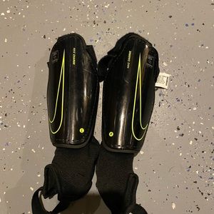 Nike youth small soccer shin guards. Black and green